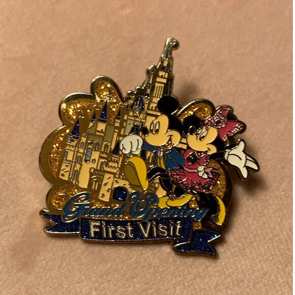 Shanghai Disneyland First Visit Mickey and Minnie Mouse Disney Trading Pin - Picture 1 of 2